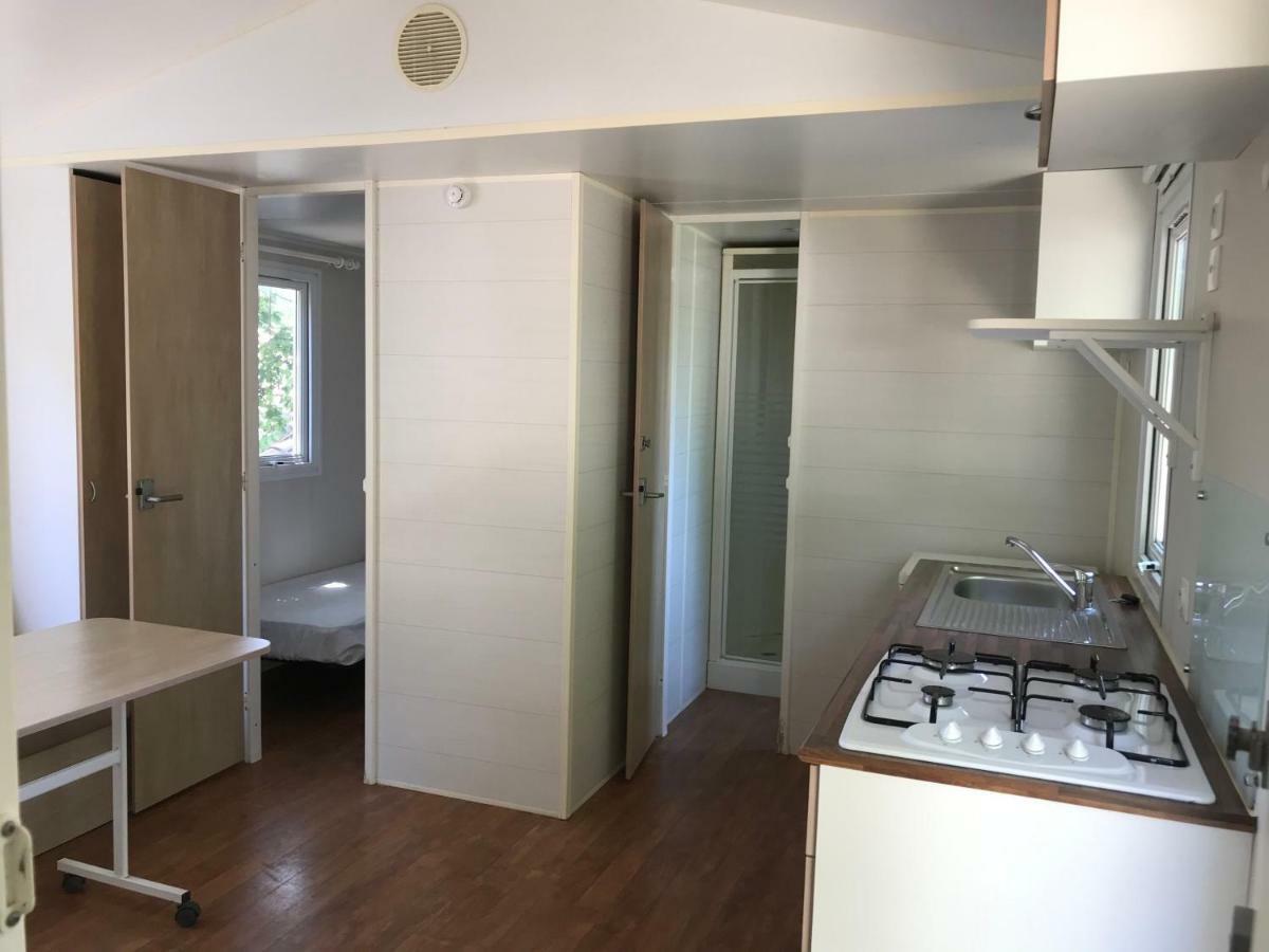 Les Bastides De Chanteraine Bungalows, Lodges & Spa Aiguines Bagian luar foto