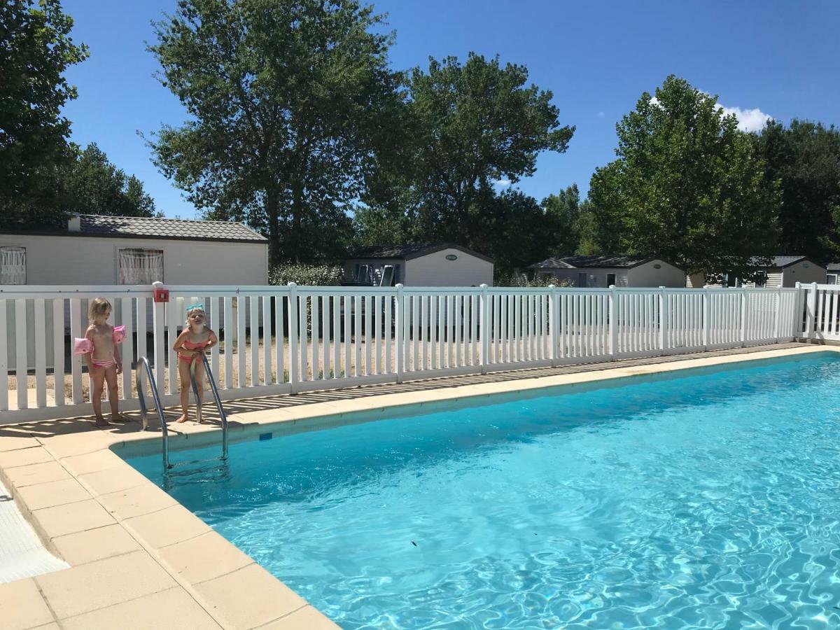 Les Bastides De Chanteraine Bungalows, Lodges & Spa Aiguines Bagian luar foto